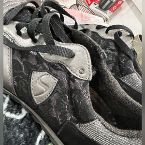 Skechers Memory Foam, Sz 10 NWT - black w purple and lace sneakers